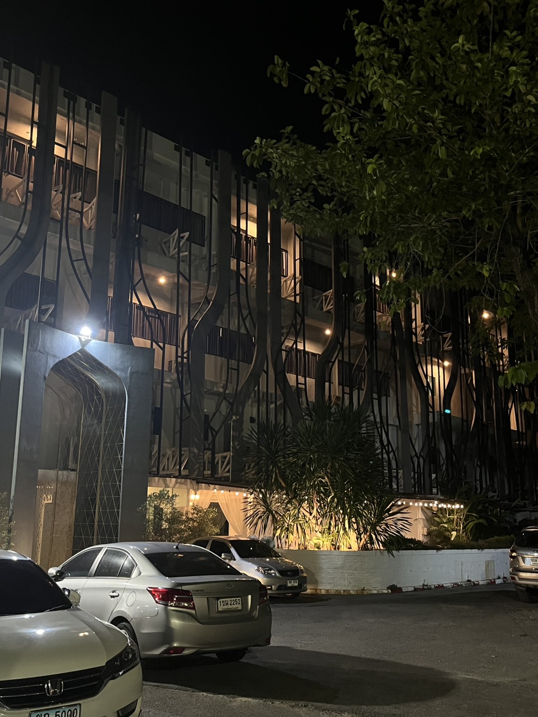 โรงแรมอินวายอาร์ยู (Inn yru)