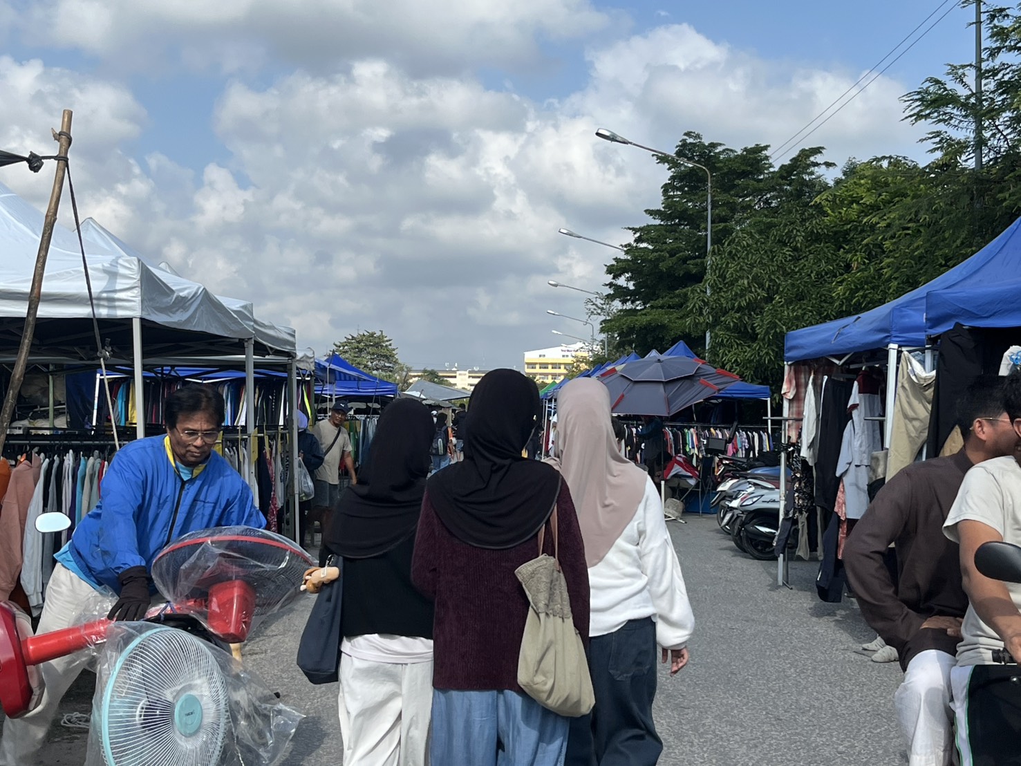ตลาดนัดมะพร้าว